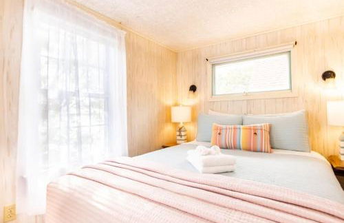 Waterfront Views of Creek- Beach Access! - Foto 11