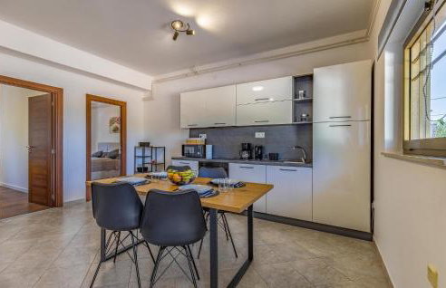 Lovely Apartment In Peruski - Foto 13