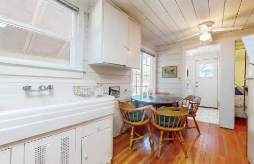 Walk to Town! Dog-Friendly Quincy Getaway with Deck - Foto 8