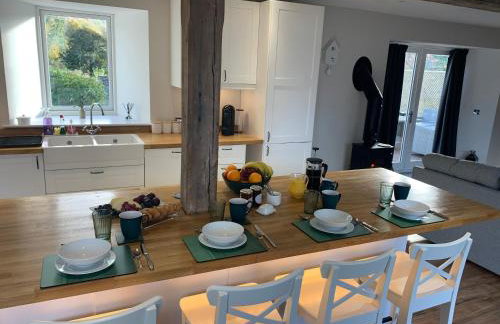 The Carthouse (Luxury 2 bed with private hot tub) - Photo 10