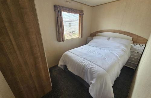 Ty Mawr Chalet Sleeps 6 with Fireplace - Photo 10