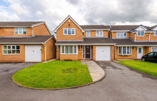 4BR Home for 8, Full Kitchen, Parking, WiFi in Northwich - Photo 39