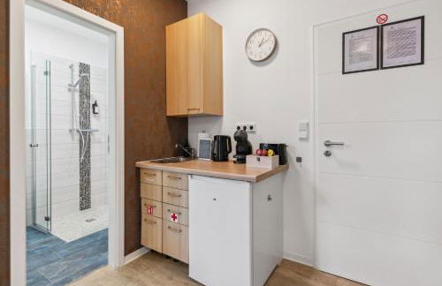 Vorstadtoase für 3 - Queensize-Bett, Schlafcouch, Parkplatz & Netflix - Nähe BER - Foto 6