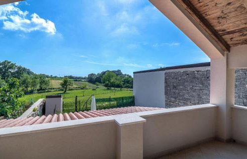 Gorgeous Home In Kresini With Wifi - Photo 9