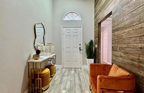 Modern 4BR 2BA with pool in gated community - Foto 14