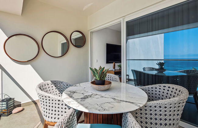 Oceanfront 1BR with Balcony & Pool - Foto 14