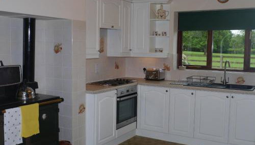 Hilltop Bungalow for a Spacious Country Break - Foto 2