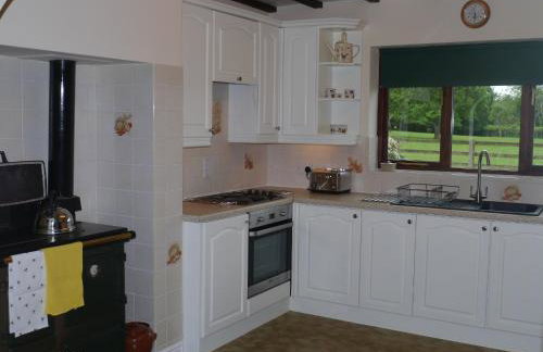 Hilltop Bungalow for a Spacious Country Break - Foto 2