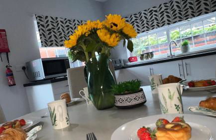 The Cheshire Gathering - Hot Tub 8 Bedroom - Photo 56