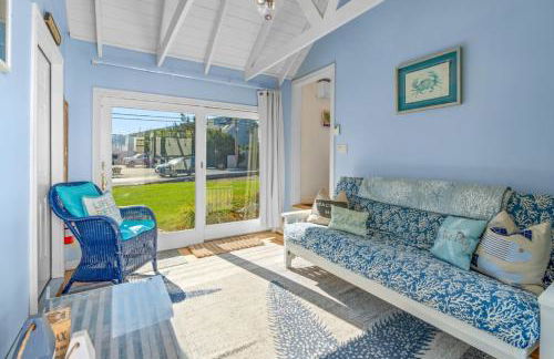 Charming House by the Beach with Patio Grill and FirePit - Foto 24