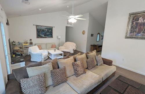 Cheerful 4Br Water View Lakehouse with Dock & More - Foto 25