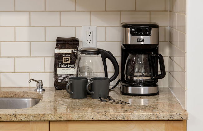 Cozy 2BR BSMT Suite Near Grouse Mt. and Edgemont. - Photo 17