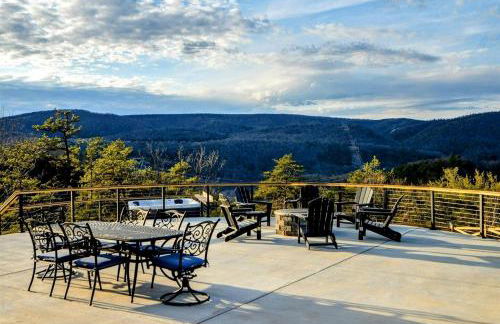 Luxurious A-Frame Mountain Retreat with Hot Tubs & Game Room Near Seneca Rocks, Milam, WV - Foto 44