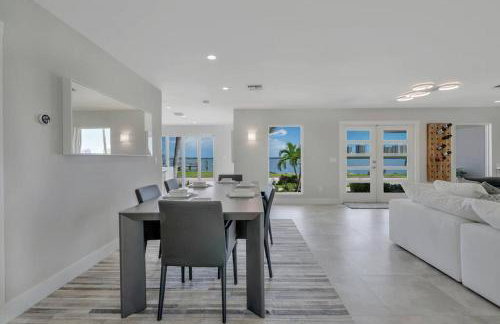 Intercostal Front Singer Island Pool Home - Photo 4