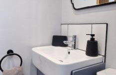 Bonnie Lodge-Lochside Location with Hot Tub - Photo 27