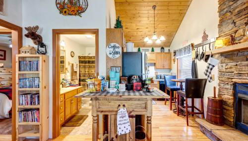 Scenic Marble Cabin with Fire Pit! - Foto 2