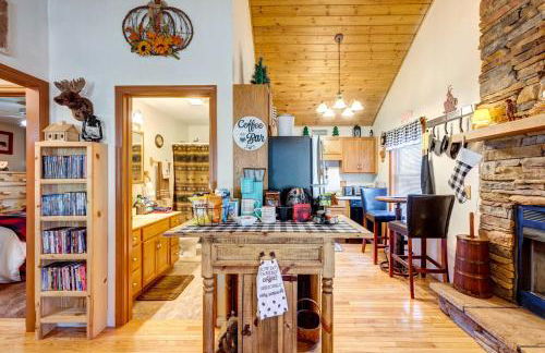 Scenic Marble Cabin with Fire Pit! - Foto 2