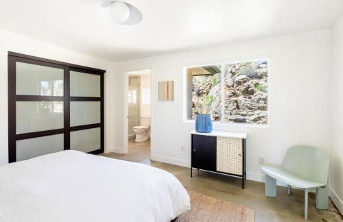 Casa Rocosa I Midcentury Home on 5 Private Acres Near Park - Foto 30