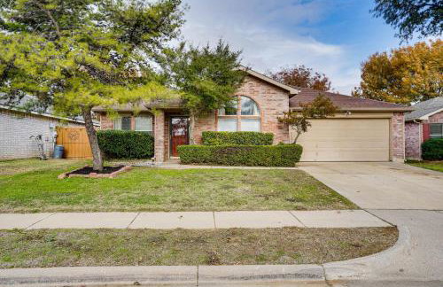 Family Getaway with Fenced Yard in Haltom City! - Foto 31