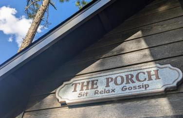 Pinetop Getaway with Sunset Deck & Fire Pit Table - Foto 18