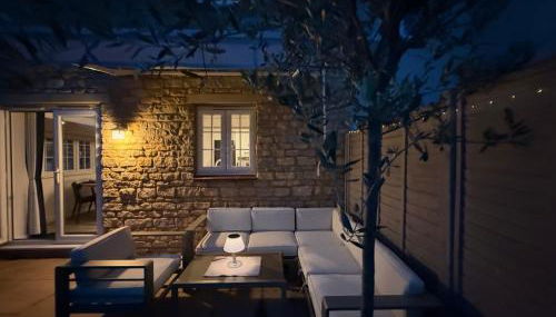 Silverstone Paddock Retreat - Photo 2