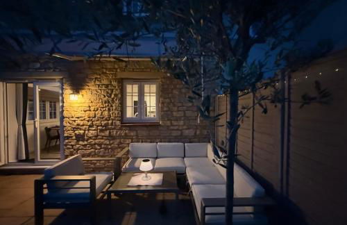 Silverstone Paddock Retreat - Photo 2