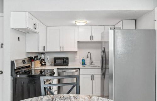 All New! Convenient Location! Sleeps 6 - Foto 35