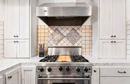 The Montgomery Manor - 5 Bedroom 4 Bath with Pool and Garage - Foto 19