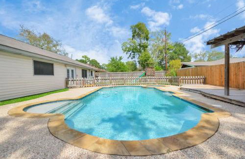 Backyard Oasis-Pool & Grill-Heart of Friendswood - Foto 45
