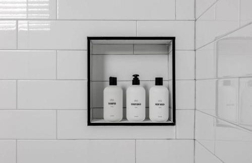 Walker's Paradise — Eats Drinks + - Foto 14