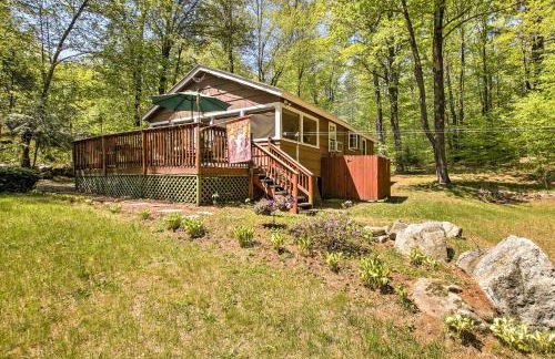 Pet-Friendly Cabin with Fire Pit, BBQ and Great Deck! - Foto 19