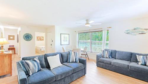 Newly remodeled 8-steps to sand path of Beach! Unit A - Foto 1