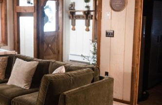 Cozy A-FrameKing BedSkiFire PitSchuss - Foto 12