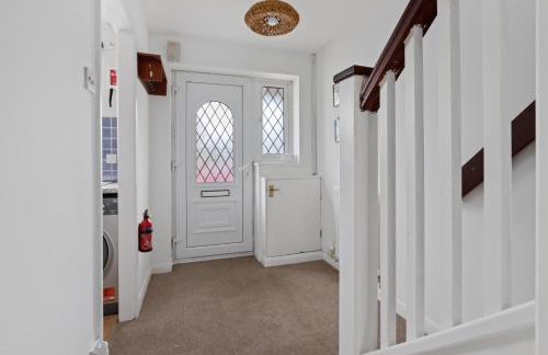 Luxurious 2-Bedroom Haven in Vibrant Robinhood: Ideal for Business or Leisure Stay - Photo 4