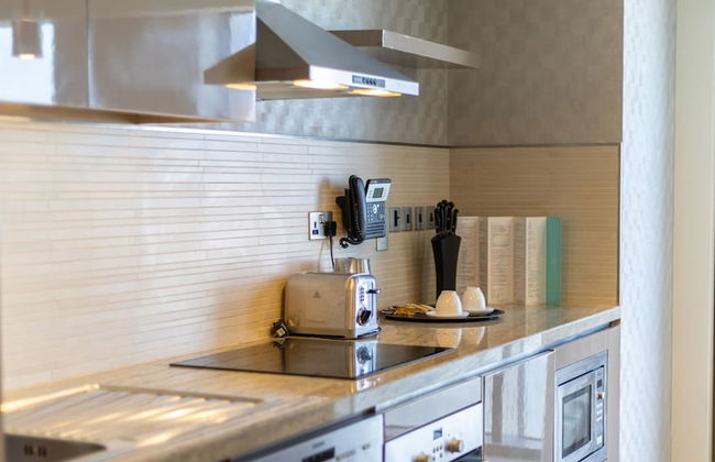 Luxury 1BR Apartment Close to Top Attractions - Photo 12