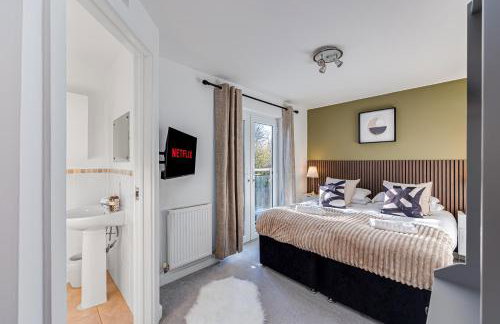 Hunsbury House - Excellent Location - Free Parking, Self-Check-In, SkyTV and Fast Wifi by Yoko Property - Foto 2