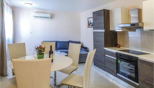 10 Bedroom Beautiful Home In Kucice - Foto 3