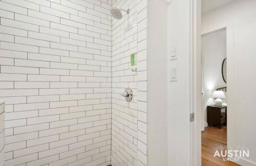 Trendy Remodeled Home by SoCo w Nice Outdoor Space - Foto 25