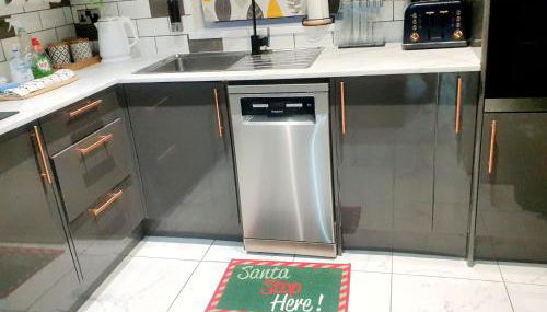 Families Only - Pet Friendly sleeps 6 maximum NO PARTIES - Foto 5