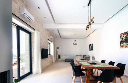 Sorin Villa, boasting Pool & Heated Whirlpool, By ThinkVilla - Foto 11