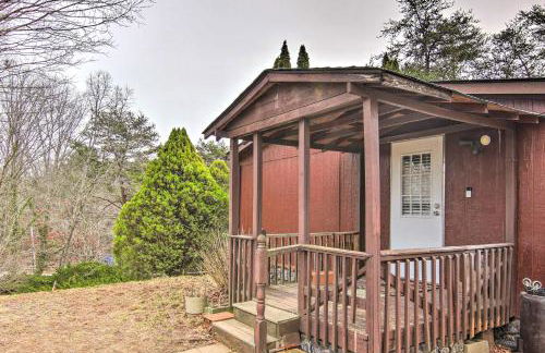 Cozy Asheville Cottage with Grill and Fire Pit! - Foto 25