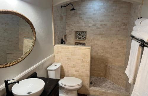 Winery Getaway with Spa and Amazing Hilltop View - Foto 25