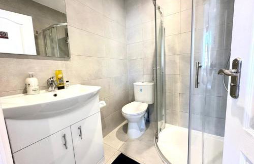 Spectacular Modern, Private Apartment,15 Mins To Central London - Photo 20