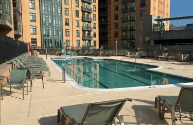 Beautiful Arlington Apartment with Pool & Parking! - Foto 5