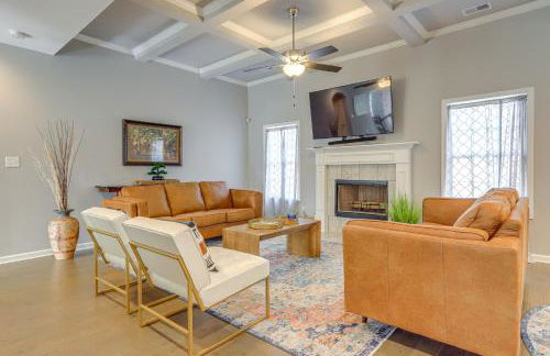 Patio with Fireplace Spacious Sharpsburg Home! - Foto 3