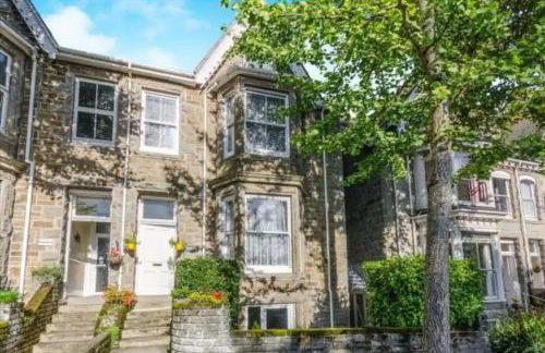 Spacious 2 Bedroom Apartment near Seafront - Photo 14