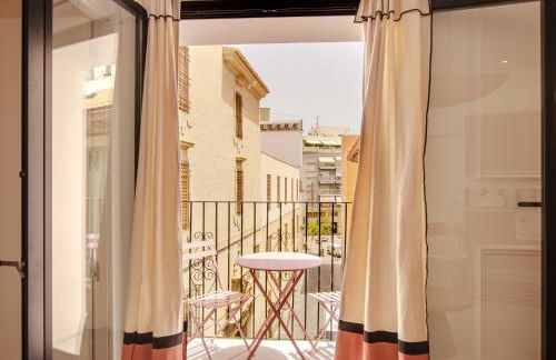 Apartment with exceptional charm in historic center of Alicante - Photo 10
