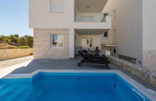 Dolphin view with a pool by the beach - Foto 20