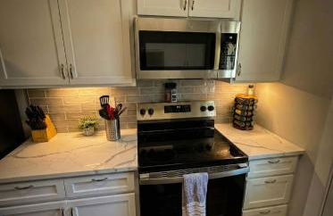 Cozy unit King bed & laundry - Foto 9