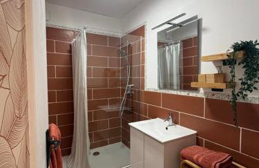 CASA DAHLIA - Charmant appartement équipé avec terrasse, 50m du port - Photo 14